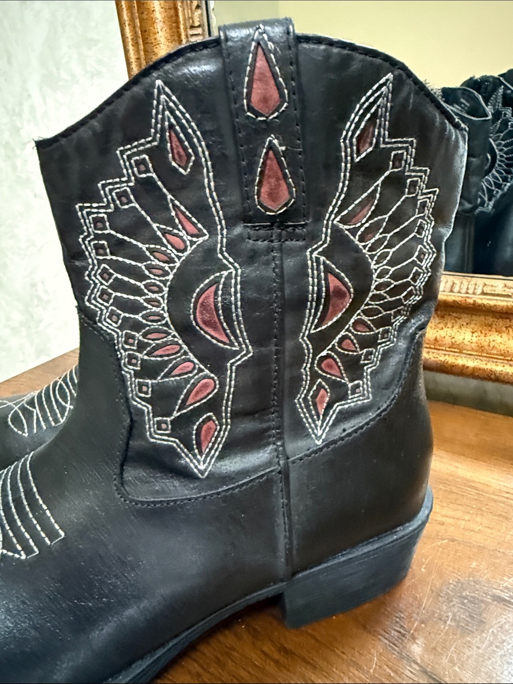 NWOT Coconuts by Matisse Women's Black Embroidered Western Boots. Size 9. - Picture 3 of 12